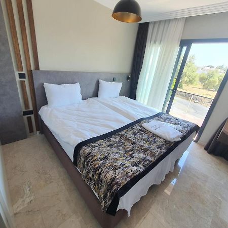 Luxury Hotel Room W Pool Near Beach In Kyrenia Kyrenia  Habitación foto